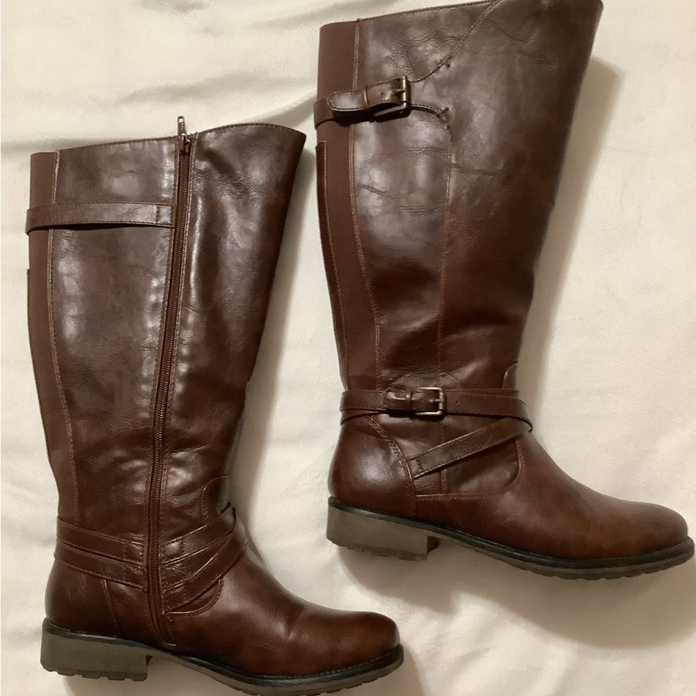 Women’s knee hi boots